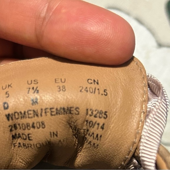 Clark's size 7.5 suede lightweight casual shoes - Picture 6 of 6